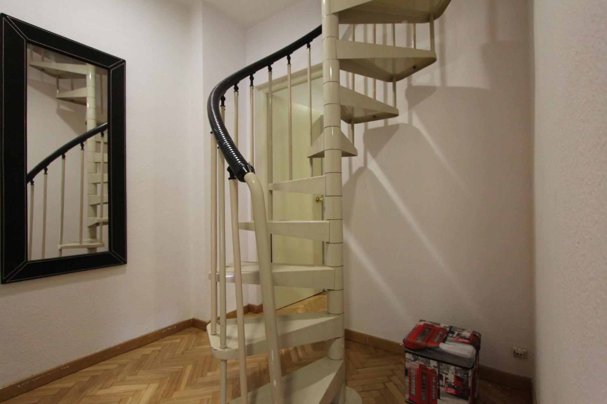 Apartamentos Goyescas Deco Madrid Bilik gambar