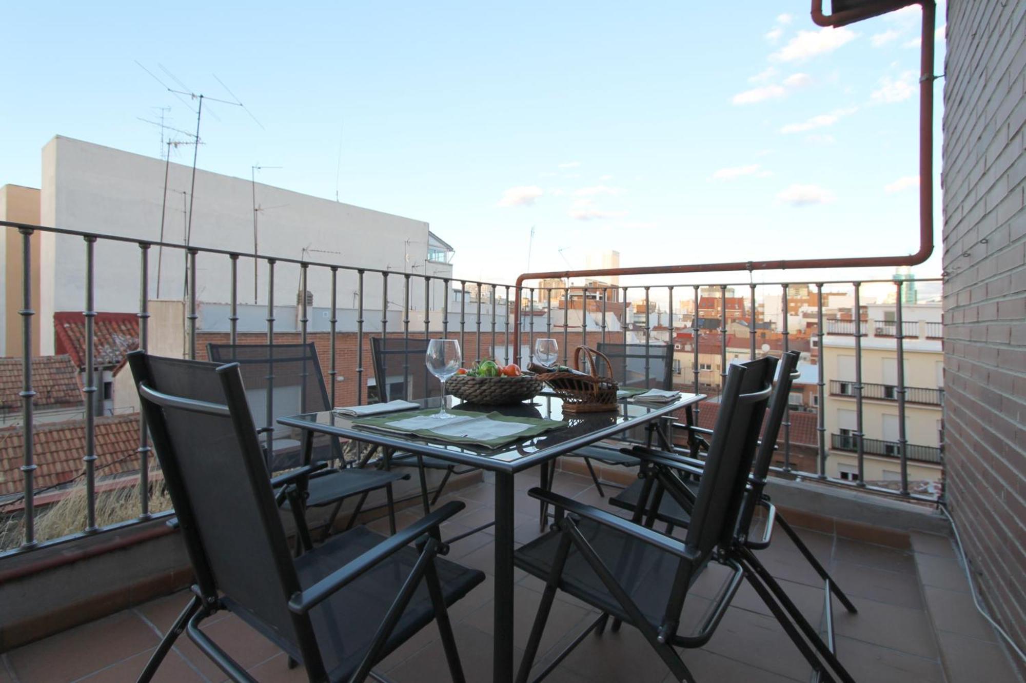 Apartamentos Goyescas Deco Madrid Bilik gambar